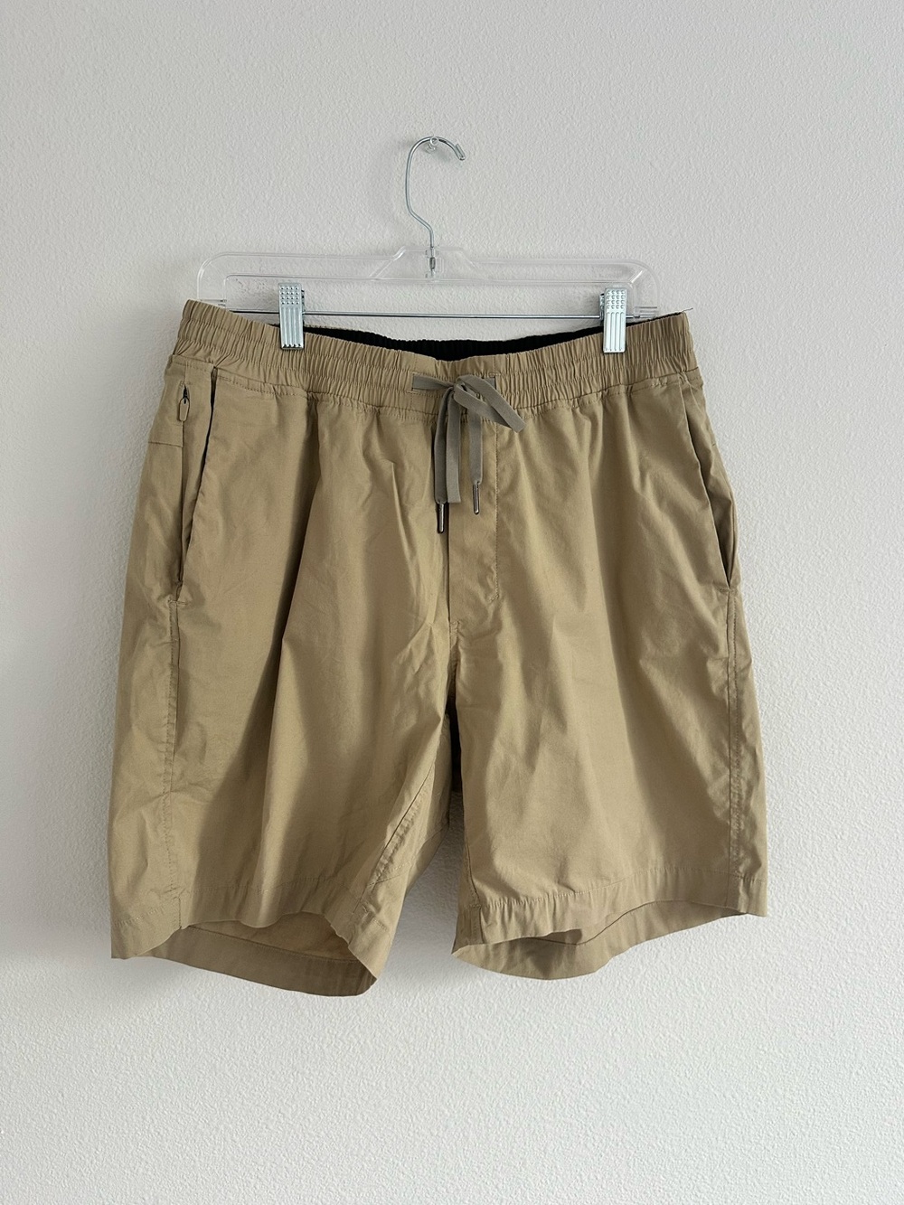 Men’s Lululemon Bowline Stretch Ripstop 8” Inseam VersaTwill Shorts Khaki Size L